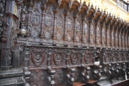The choir chairs are of the lives of Jesus and Mary, and the martyrs of Córdoba.