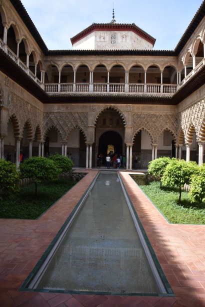 The amazing courtyard of the palace / castle.